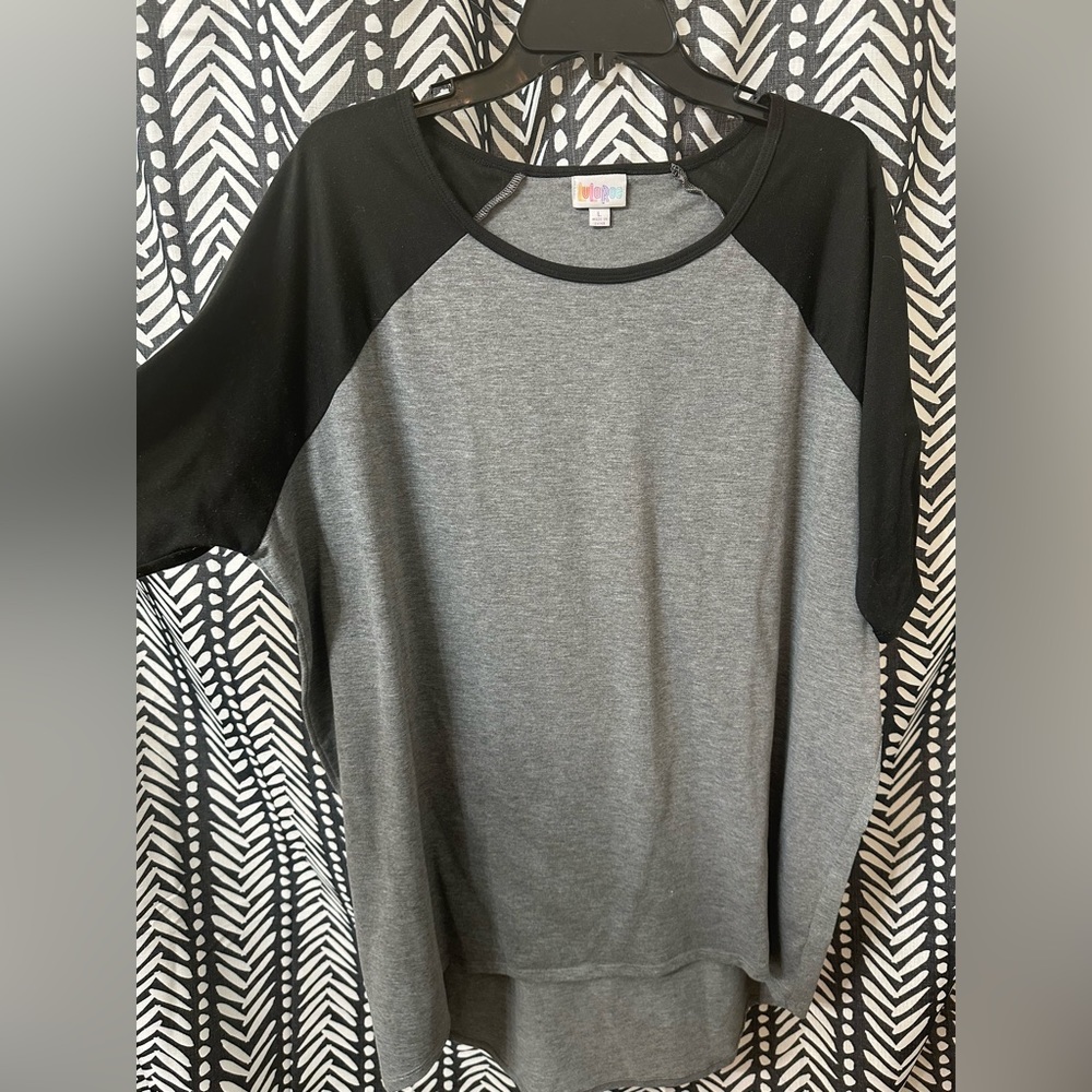 LulaRoe 3/4 length top